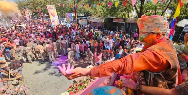 मप्रः मुख्यमंत्री डॉ. यादव ने रंग पंचमी पर उज्जैन में खेली फूलों की होली मप्रः मुख्यमंत्री डॉ. यादव ने रंग पंचमी पर उज्जैन में खेली फूलों की होली