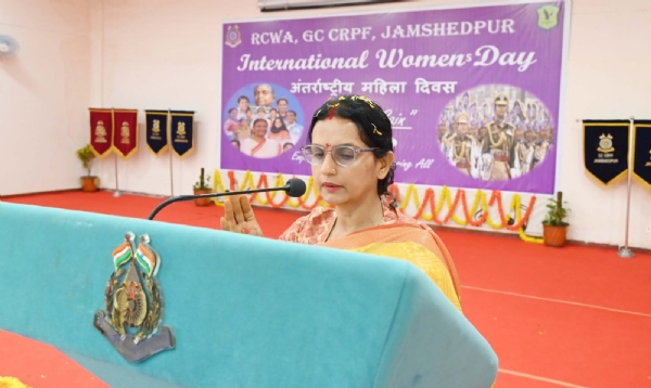 क्षेत्रीय कावा प्रमुख श्रीमती रेनू सिंह ने दीप प्रज्वलित कर और केक काटकर क्षेत्रीय कावा प्रमुख श्रीमती रेनू सिंह ने दीप प्रज्वलित कर और केक काटकर