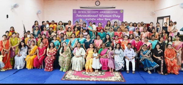 क्षेत्रीय कावा प्रमुख श्रीमती रेनू सिंह ने दीप प्रज्वलित कर और केक काटकर क्षेत्रीय कावा प्रमुख श्रीमती रेनू सिंह ने दीप प्रज्वलित कर और केक काटकर