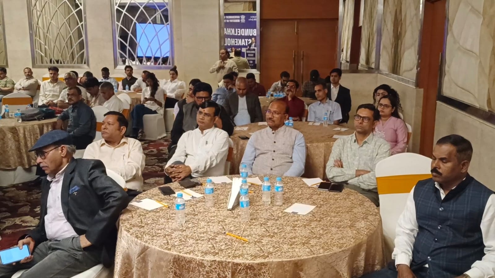 कार्यक्रम में शामिल पर्यटन हितधारक