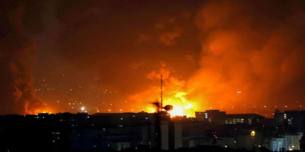 कुवैत में ईरान ने की ड्रोन की बौछार, एयरपोर्ट का फ्यूल डिपो आग की लपटों में घिरा