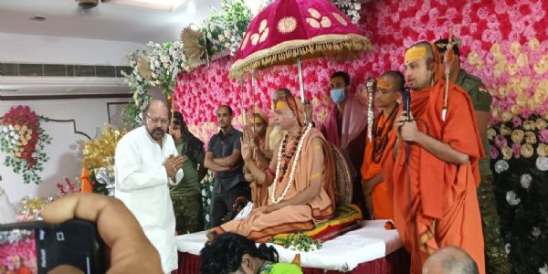 याेगी का आचरण हिंदुत्व के विपरीत, गौ माता को राष्ट्रमाता का दर्जा अभी तक क्याें नहीं दिया: अविमुक्तेश्वरानंद