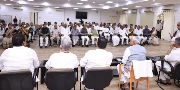 नीतीश कुमार के बेटे निशांत कुमार जेडीयू में हुए शामिल,संजय झा ने दिलाई पार्टी की सदस्यता