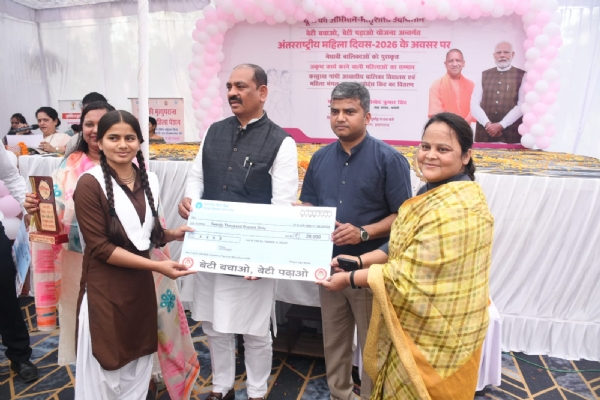 अन्तर्राष्ट्रीय महिला दिवस के मौके पर महिलाएं एवं बेटियां को सम्मान करते हुए सांसद प्रवीण पटेल