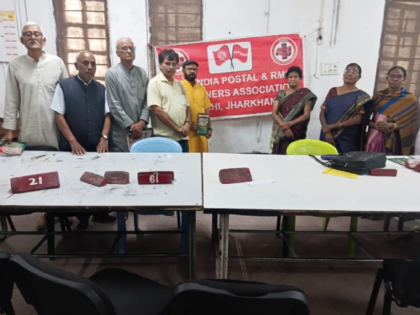 कार्यक्रम में शामिल एमजेड ख़ान सहित अन्य की फोटो