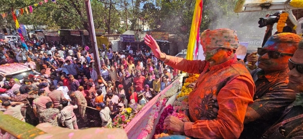 मप्रः मुख्यमंत्री डॉ. यादव ने रंग पंचमी पर उज्जैन में खेली फूलों की होली मप्रः मुख्यमंत्री डॉ. यादव ने रंग पंचमी पर उज्जैन में खेली फूलों की होली