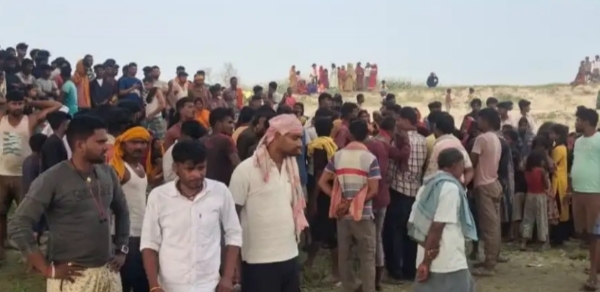 मौके पर मौजूद लोग मौके पर मौजूद लोग