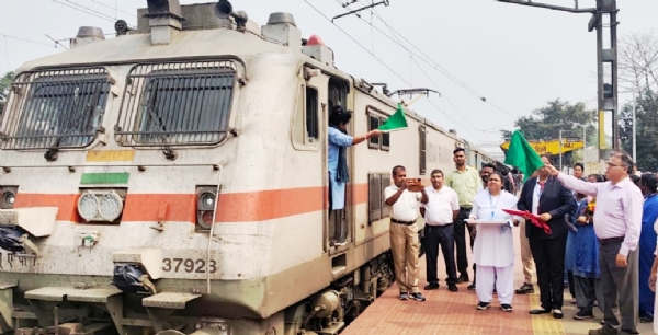 महिला दिवस पर हिजली स्टेशन से महिला क्रू द्वारा संचालित