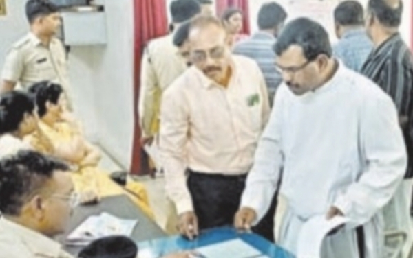 रविवारीय आराधना के दौरान चर्च में हंगामा, निलंबित प्राचार्य के खिलाफ शिकायत