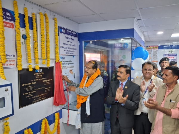 उदघाटन करते मंत्री