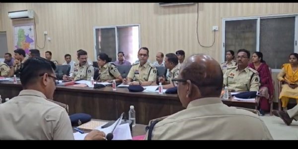 वरिष्ठ पुलिस अधीक्षक शशि मोहन सिंह ने ली पुलिस विभाग की समीक्षा बैठक