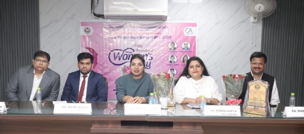 कार्यक्रम में उपस्थित महिला चार्टर्ड अकाउंटेंट्स ने अपने अनुभव साझा करते हुए