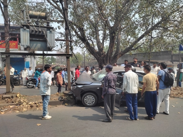 क्षतिग्रस्त कार