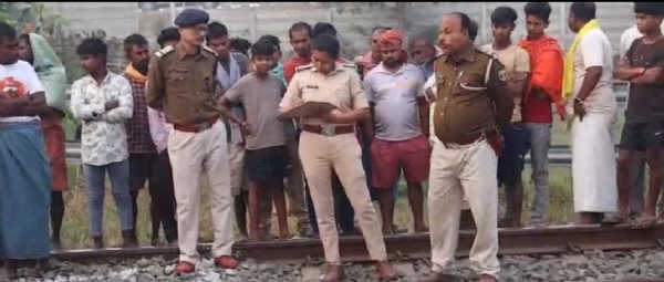 जांच करती पुलिस