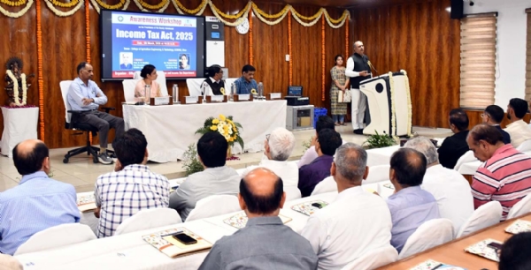 कार्यशाला को संबोधित करते कुलपति प्रो. बीआर कम्बोज।