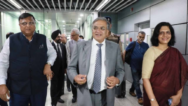 कोलकाता पहुंचे ज्ञानेश कुमार