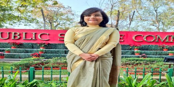यूपीएससी में 301 रैंक प्राप्त करने वाली उप्र के गाजीपुर की आकांक्षा सिंह (फाइल फोटो)