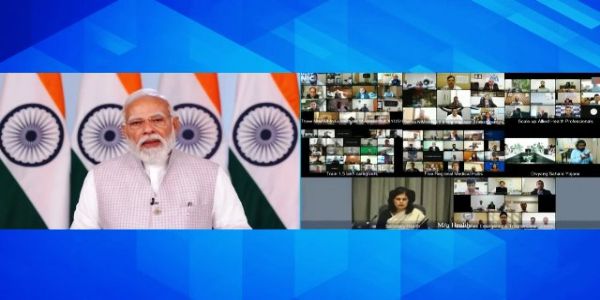 प्रधानमंत्री नरेन्द्र मोदी वेबिनार को संबोधित करते हुए