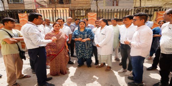 नगर निगम स्थायी समिति की अध्यक्ष ने शाहदरा के आजाद नगर का किया निरीक्षण