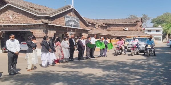 दमोहःनेशनल लोक अदालत 14 मार्च को जागरूकता के लिए दमोह न्यायालय से निकली प्रचार रैली