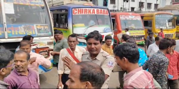 रानीगंज बस स्टैंड पर ट्रैफिक पुलिस का सख्त अभियान