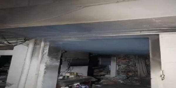 कपड़े के गोदाम में भीषण आग: चार दमकलों की मदद से पाया काबू