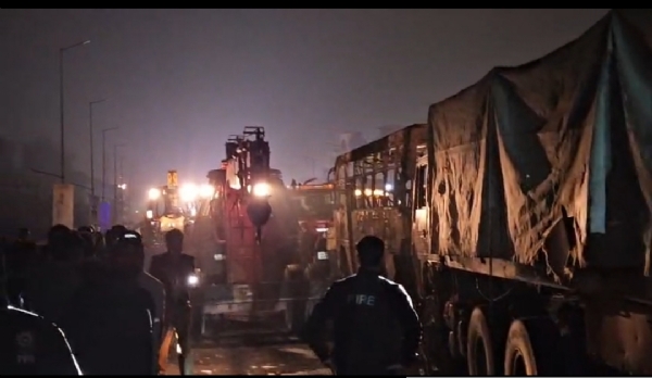 मोतीचूर फ्लाईओवर में सड़क दुर्घटना।