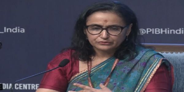 अंतर मंत्रालयी प्रेसवार्ता को संबोधित करते हुए मनिंदर कौर द्विवेदी