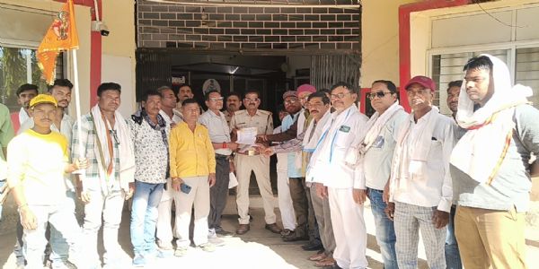 नरसिंहपुरः जुआ-सट्टा और शराब के खिलाफ जनआक्रोश, सड़कों पर उतरे लोग