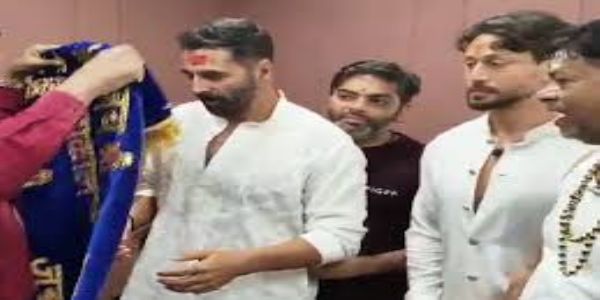 उज्जैन: महाकाल के दरबार में सितारों की आस्था, अक्षय-टाइगर ने नंदी के कान में मांगी मनोकामना, डिंपल कपाड़िया भी रहीं साथ