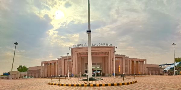 अमृत भारत स्टेशन योजना: लालगढ़ स्टेशन का हुआ कायाकल्प