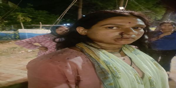 रक्सा पुलिस का कारनामा : घर में घुसकर महिला से मारपीट और उसी के रिश्तेदार का किया चालान