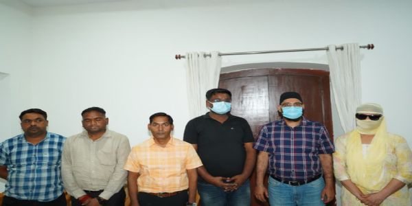 पुलिस की गिरफ्त में आरोपित