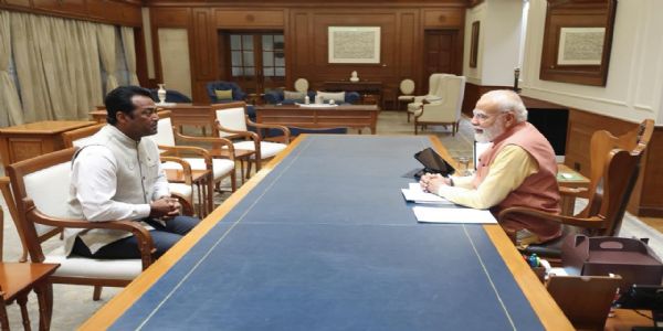 भाजपा नेता और पूर्व टेनिस खिलाड़ी लिएंडर पेस ने बुधवार को प्रधानमंत्री नरेन्द्र मोदी से मुलाकात की।