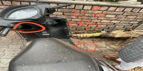 चंडीगढ़ में पंजाब भाजपा मुख्यालय के बाहर खड़ी स्कूटी जिसके पास धमाका हुआ चंडीगढ़ में पंजाब भाजपा मुख्यालय के बाहर खड़ी स्कूटी जिसके पास धमाका हुआ