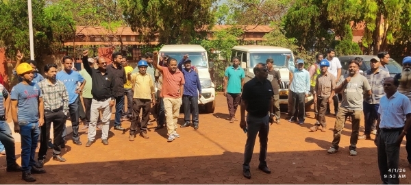 श्रमिकों का उग्र प्रदर्शन
