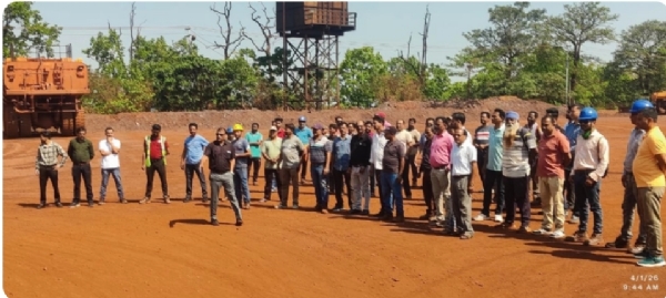 श्रमिकों का उग्र प्रदर्शन