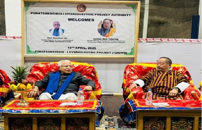 भूटान में जलविद्युत परियोजना स्थलों का दौरा करते मनोहर लाल भूटान में जलविद्युत परियोजना स्थलों का दौरा करते मनोहर लाल