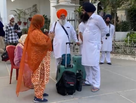 पाकिस्तान जानने वाले श्रद्धालु।