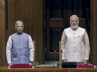 प्रधानमंत्री मोदी और हरिवंश  (फाइल फाेटाे)