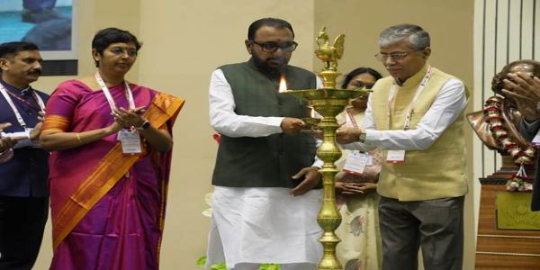 विश्व होम्योपैथी दिवस के मौके पर दो दिवसीय कार्यक्रम का उद्घाटन करते हुए आयुष मंत्री प्रतापराव जाधव