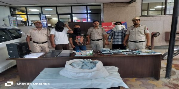 गोविंदपुरी में फर्जी कॉल सेंटर का भंडाफोड़, 11 शातिर गिरफ्तार