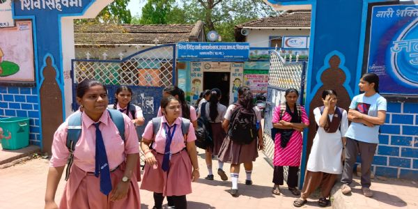 10 हिंदी की पुनर्परीक्षा परीक्षा में 49 विद्यार्थी रहे अनुपस्थित