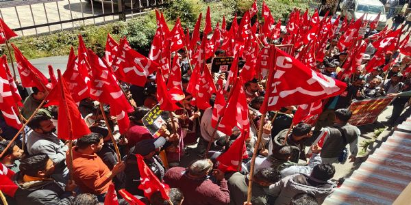 हिमाचल में एंबुलेंस कर्मचारियों की हड़ताल खत्म, बड़े आंदोलन की चेतावनी