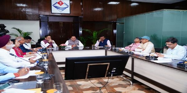 मुख्यमंत्री ने कुमाऊं क्षेत्र की घोषणाओं की समीक्षा की, जनसमस्याओं के त्वरित समाधान के दिए निर्देश
