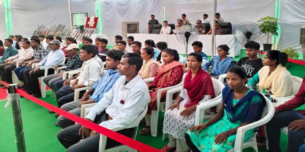 तेलंगाना माओवादी सशस्त्र गतिविधियों से मुक्त घोषित, 42 कैडरों ने एक साथ डीजीपी के सामने किया आत्मसमर्पण