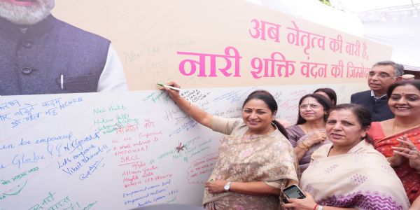 डीयू में ‘नारी शक्ति वंदन अधिनियम’ के समर्थन में हस्ताक्षर अभियान का शुभारंभ