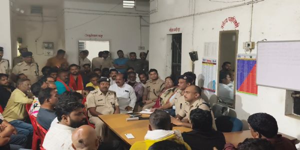 दोहरे हत्याकांड के बाद पुलिस प्रशासन ने की शांति समिति की बैठक