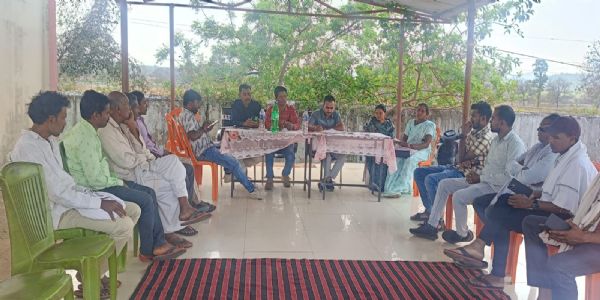 बलरामपुर में आवास चौपाल का आयोजन, हितग्राहियों को समय पर निर्माण पूर्ण करने के निर्देश