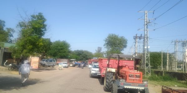 जींद में 12 एकड़ में गेहूं फसल जली, खफा किसानों ने लगाया जाम